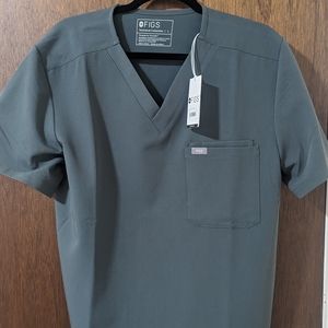 Brand new with tags Figs 3 pocket scrub top